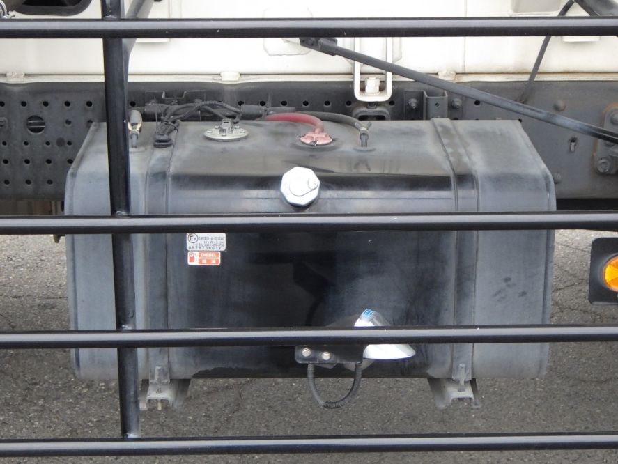 燃料タンクは１００Lです。|いすゞ フォワード 2RG-FTR90U4の写真16