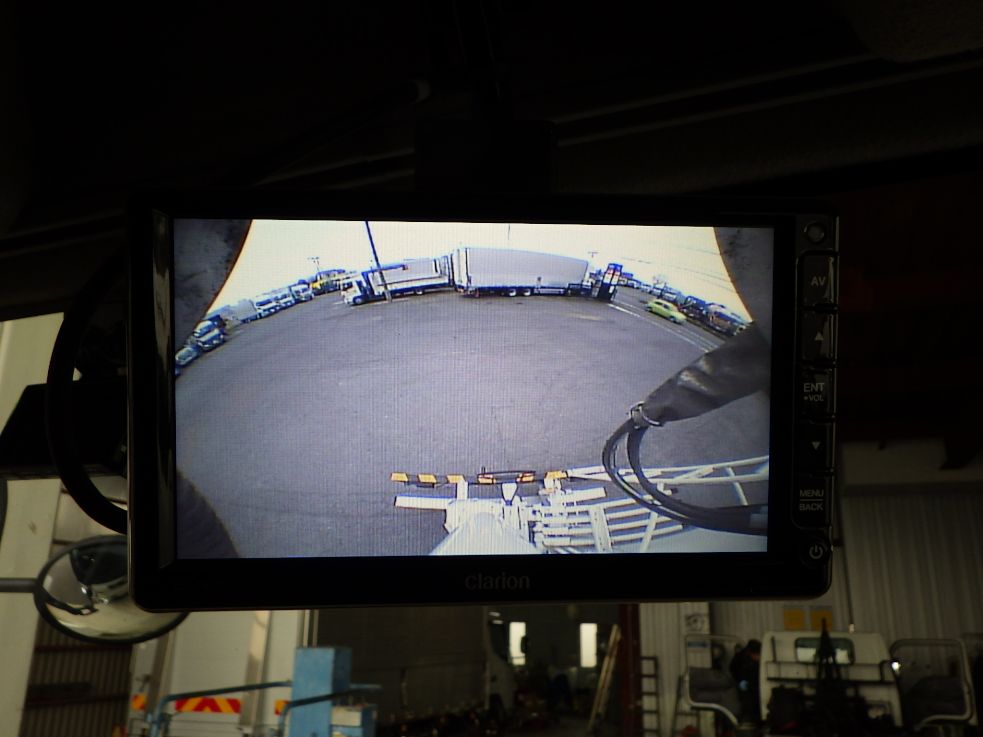 液晶バックモニター付きです。|いすゞ フォワード 2RG-FTR90U4の写真17