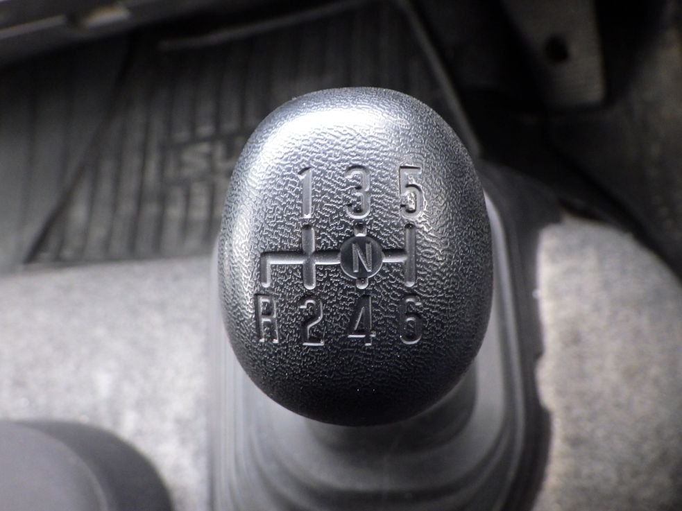 MT６速です。|いすゞ フォワード 2RG-FTR90U4の写真19