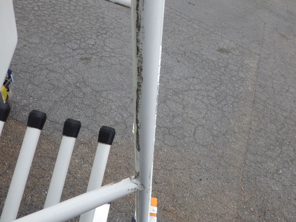 後方ハシゴにスレがあります。|いすゞ フォワード 2RG-FTR90U4の写真28