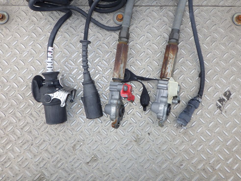 接続コネクターの状態です。|日野 プロフィア QPG-SH1EDDGの写真10