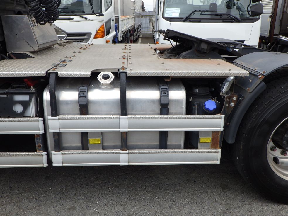 燃料タンクは３９０Lです。|日野 プロフィア QPG-SH1EDDGの写真15