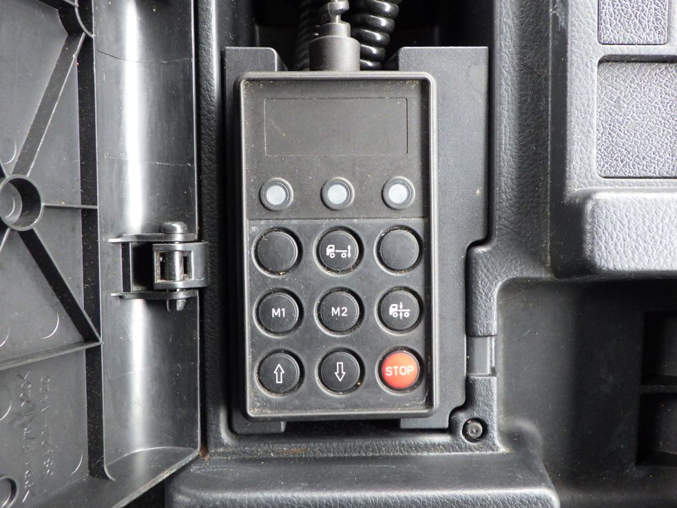 エアサスのコントローラーです。|日野 プロフィア QPG-SH1EDDGの写真16