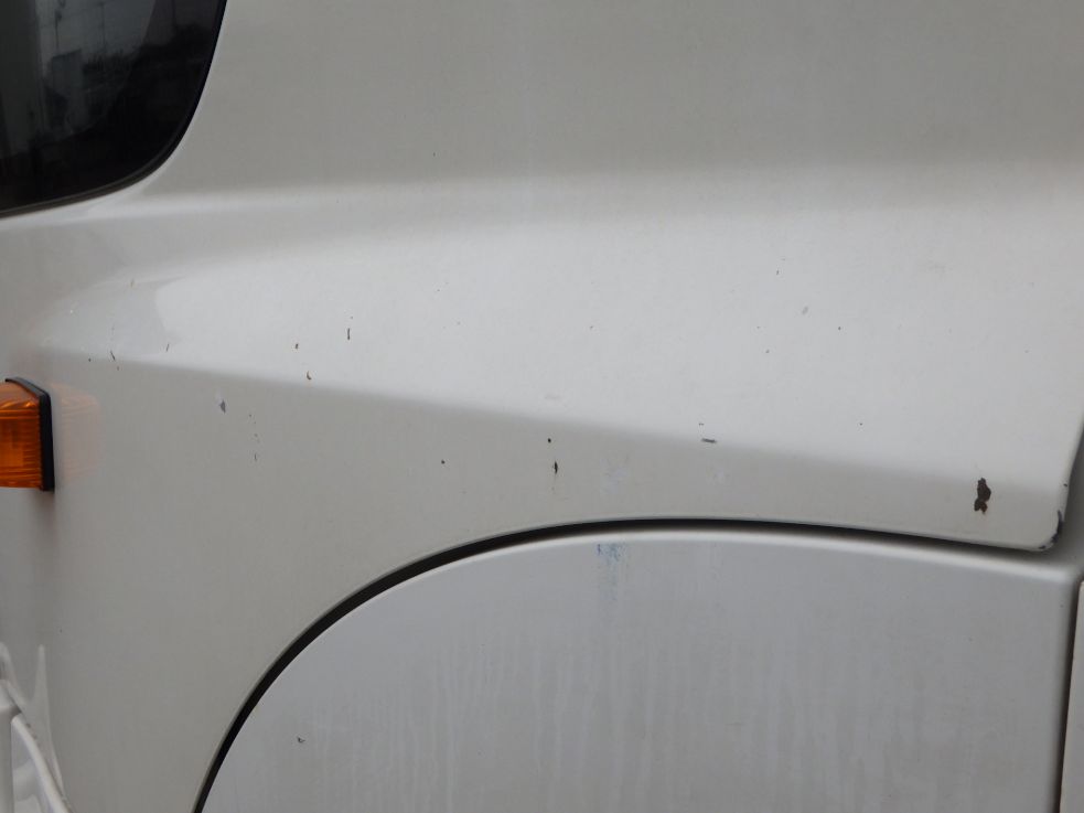 助手席側ドアにキズがあります。（運転席側にもあります）|日野 プロフィア QPG-SH1EDDGの写真20