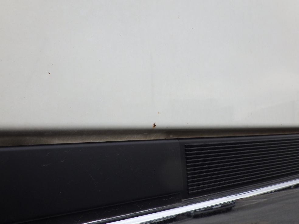 フロントパネルに飛び石キズがあります。|日野 プロフィア QPG-SH1EDDGの写真22