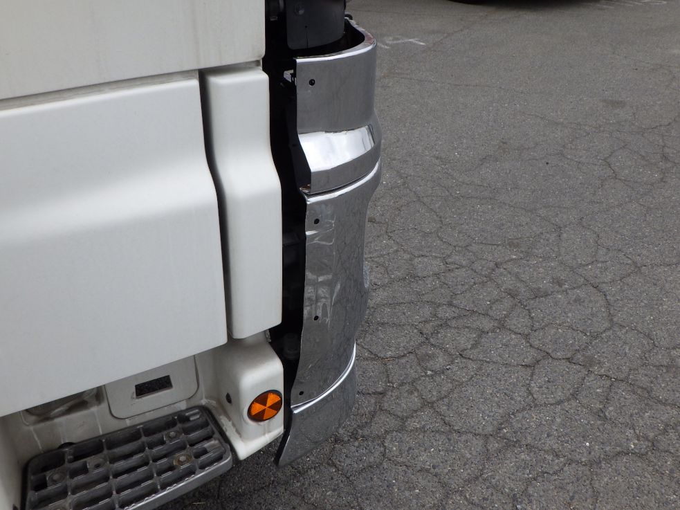 フロントバンパーの運転席側カバーが欠損しています。|日野 プロフィア QPG-SH1EDDGの写真23