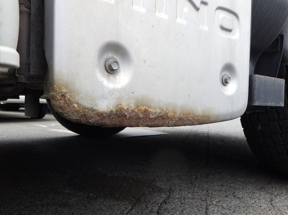 マフラーカバーに腐食があります。|日野 プロフィア QPG-SH1EDDGの写真27