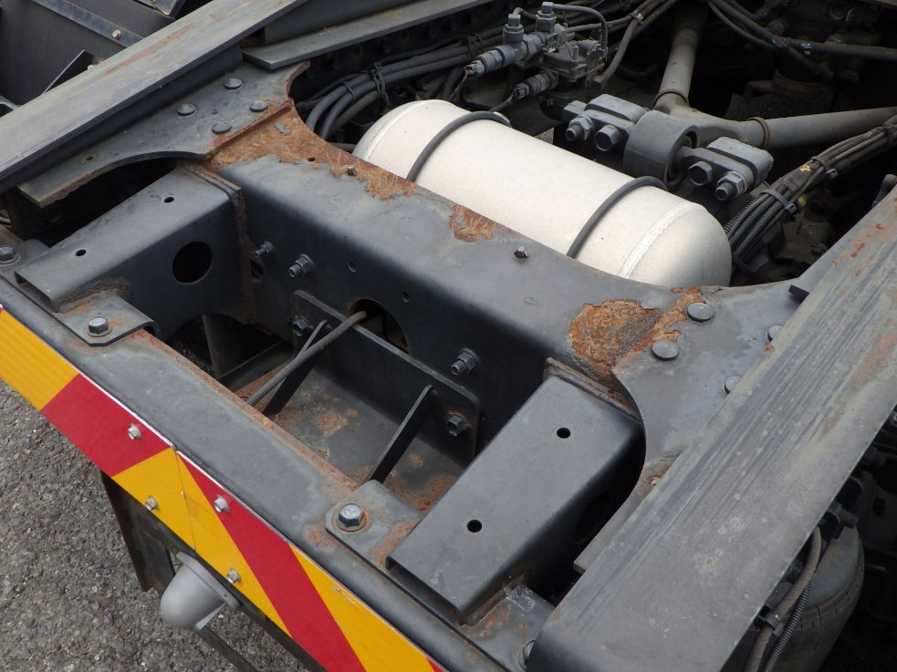 リヤメンバー周りにサビがあります。|日野 プロフィア QPG-SH1EDDGの写真29