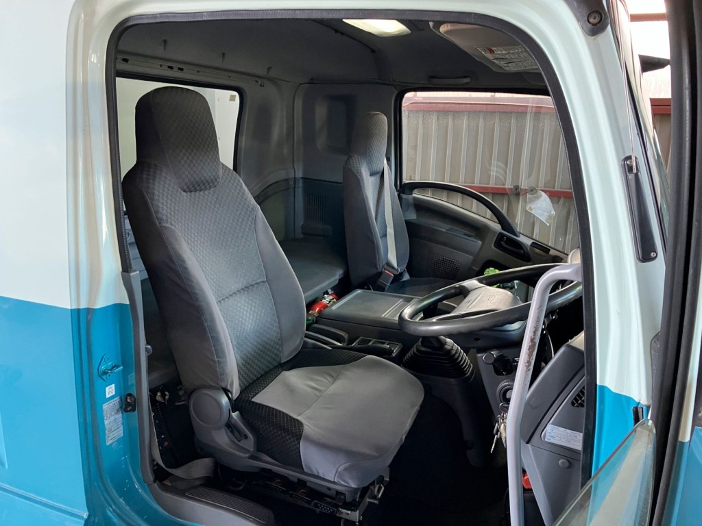 いすゞ フォワード SKG-FRR90T2(2WD)の写真5