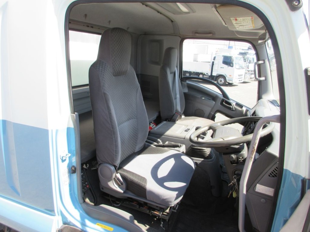 乗車定員は２名です。|いすゞ フォワード SKG-FRR90T2(2WD)の写真6