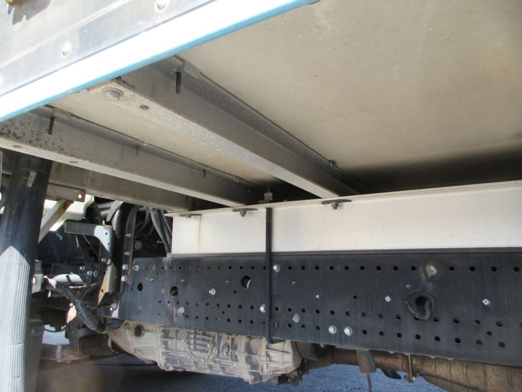 シャーシとネタの状態です。（ネタはアルミ製です）|いすゞ フォワード SKG-FRR90T2(2WD)の写真7