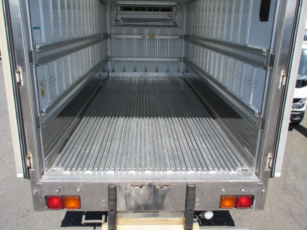 床の状態です。(アルミ製Ｔ型キーストンです）|いすゞ フォワード SKG-FRR90T2(2WD)の写真10