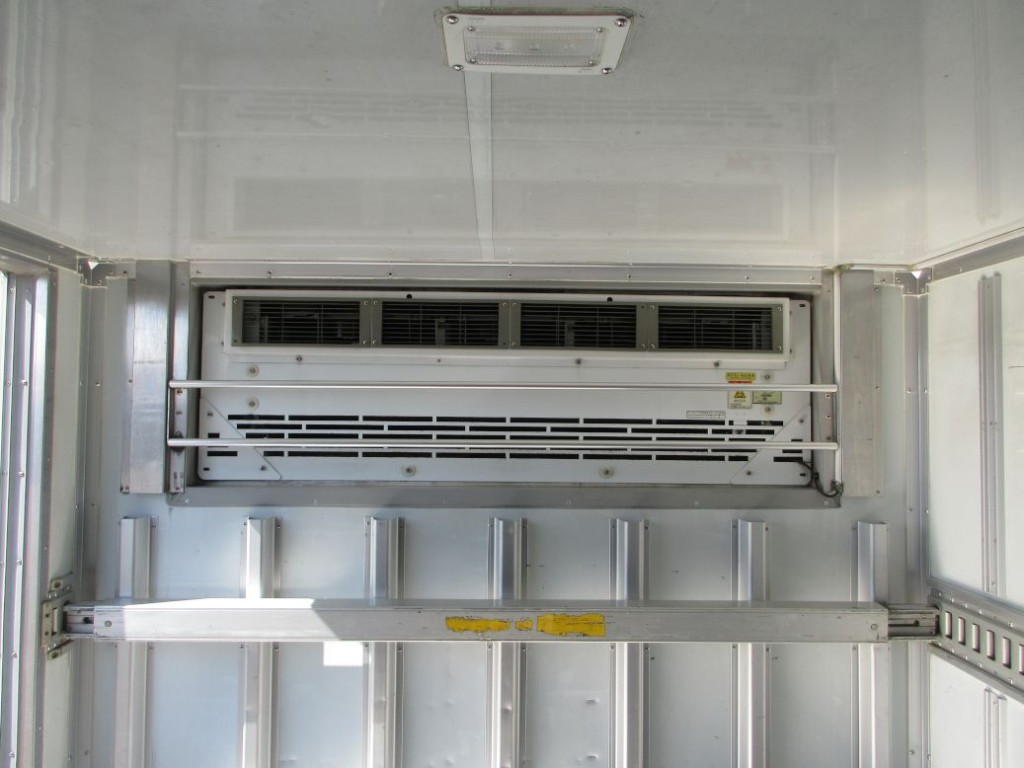 冷凍機の吹き出し口の状態です。|いすゞ フォワード SKG-FRR90T2(2WD)の写真11