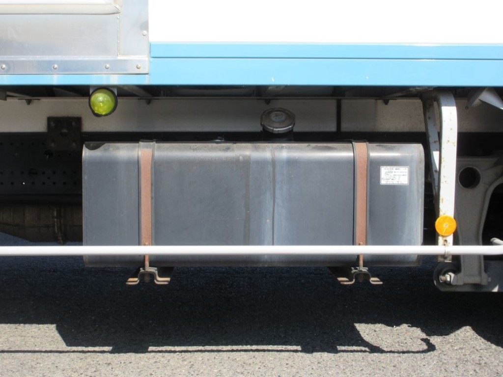 燃料タンクは２００Lです。|いすゞ フォワード SKG-FRR90T2(2WD)の写真15