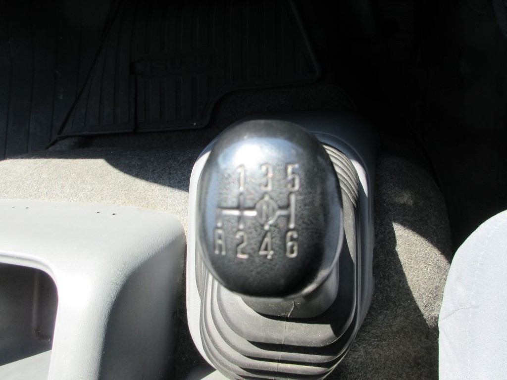 MT６速です。|いすゞ フォワード SKG-FRR90T2(2WD)の写真17