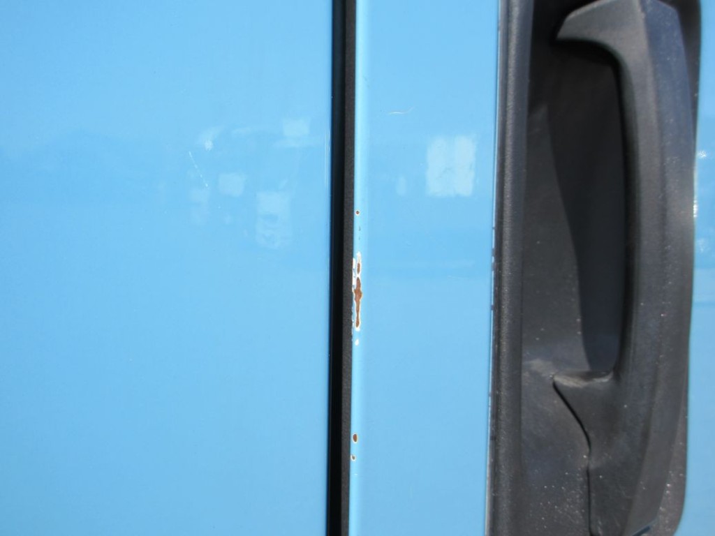 運転席側ドアにキズがあります。|いすゞ フォワード SKG-FRR90T2(2WD)の写真21