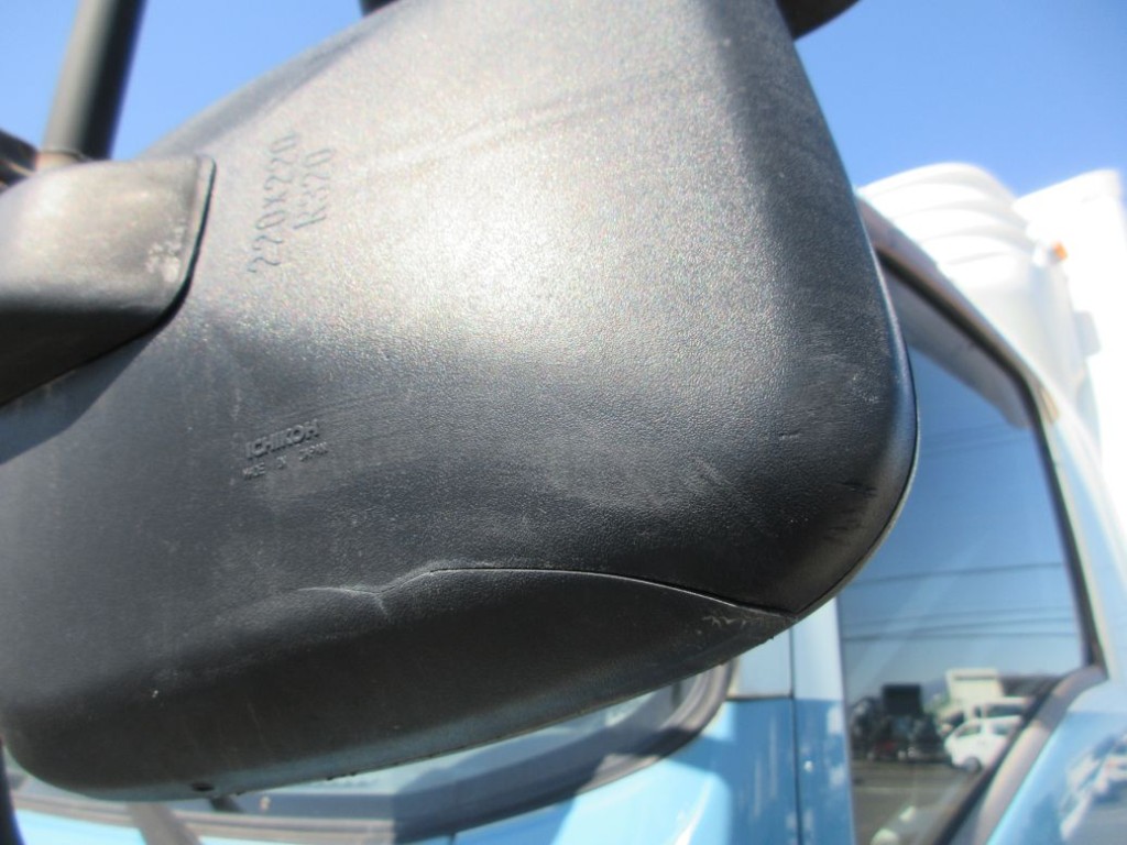 助手席側アンダーミラーに割れがあります。|いすゞ フォワード SKG-FRR90T2(2WD)の写真25