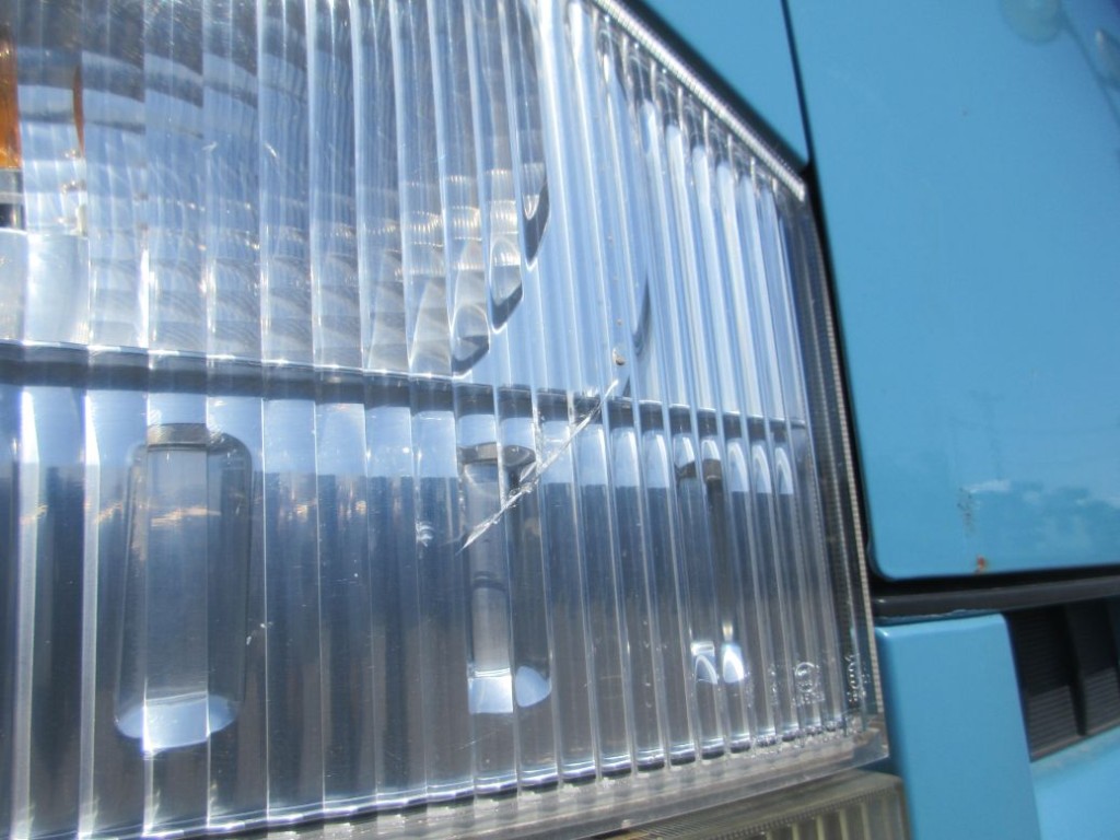 運転席側ウインカーレンズにヒビがあります。|いすゞ フォワード SKG-FRR90T2(2WD)の写真28