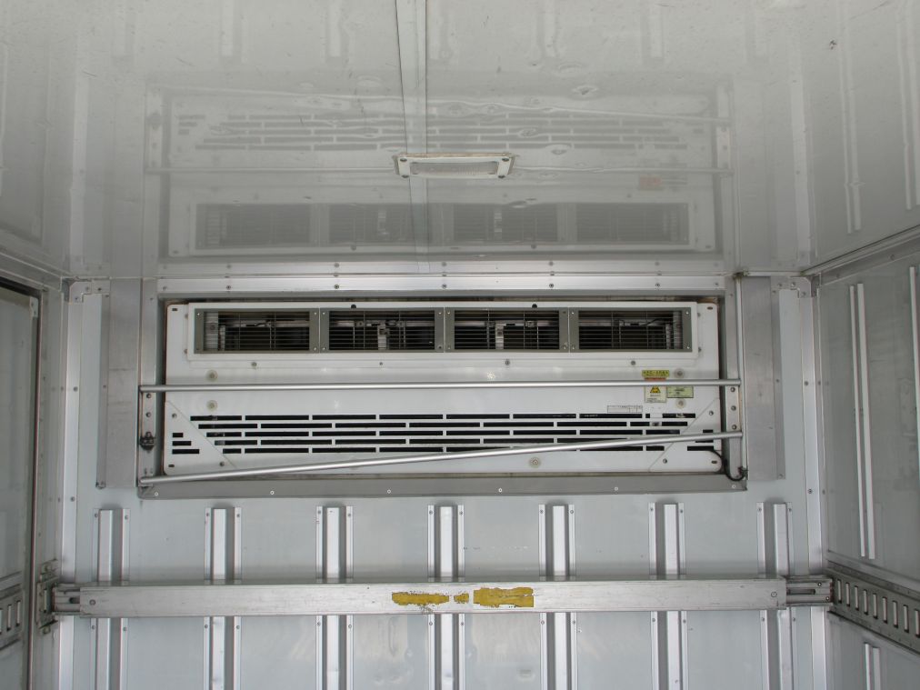 吹き出し口のバーに外れがあります。|いすゞ フォワード SKG-FRR90T2(2WD)の写真36