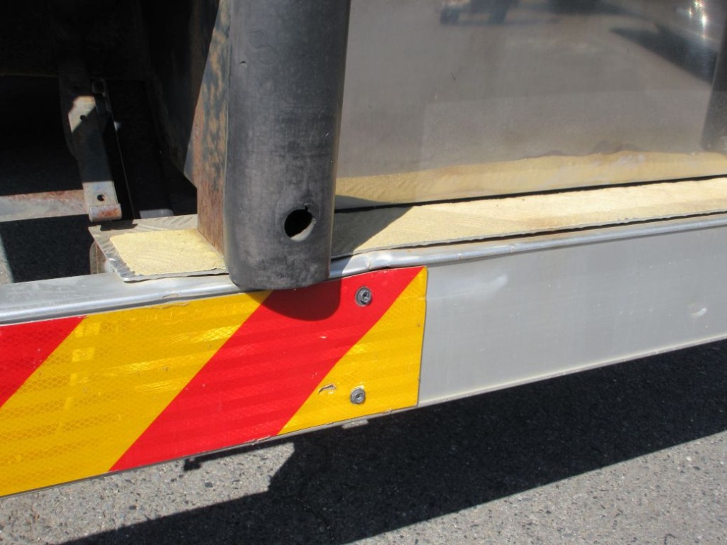 リヤバンパーにキズ・ヘコミがあります。|いすゞ フォワード SKG-FRR90T2(2WD)の写真45