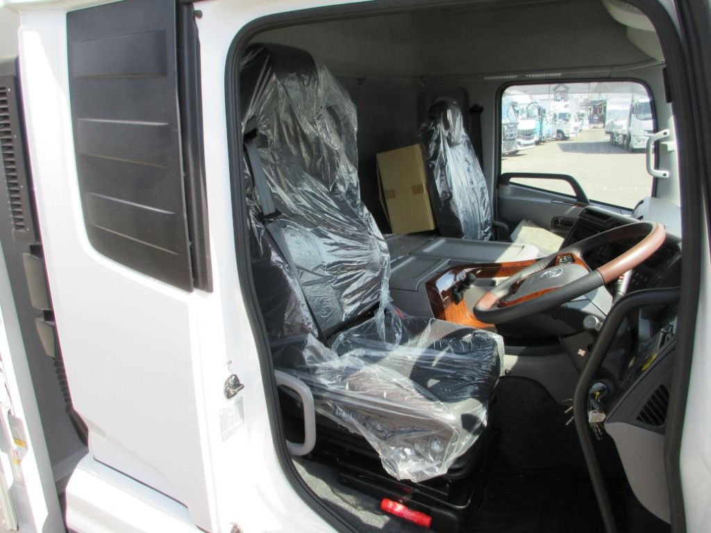 乗車定員は２名です。|UDトラックス  2RG-CG5FAの写真6