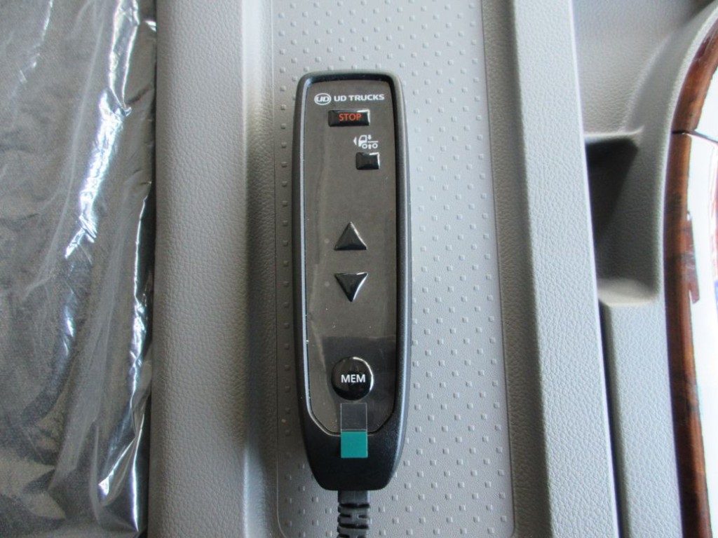 エアサスのコントローラーです。|UDトラックス  2RG-CG5FAの写真20