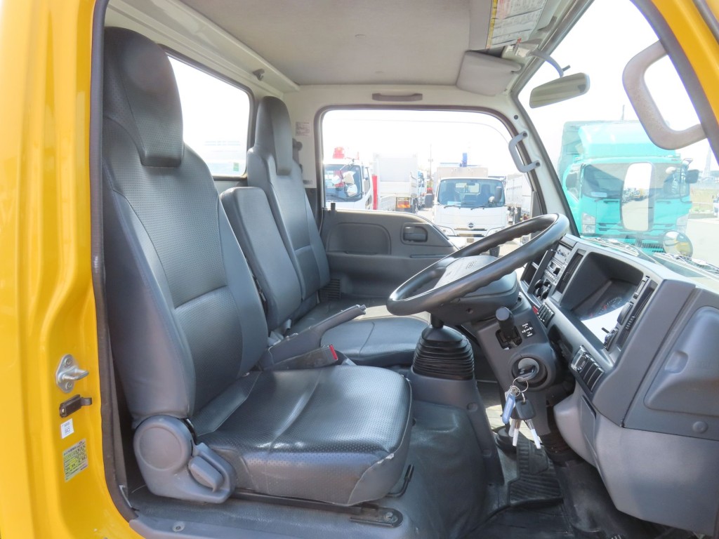 いすゞ エルフ TKG-NKR85N(2WD)の写真6