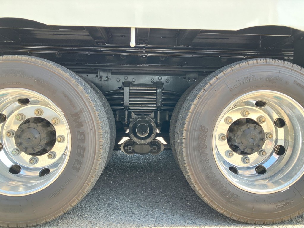 タイヤ間の状態です。|三菱 スーパーグレート 2KG-FS70HZの写真6