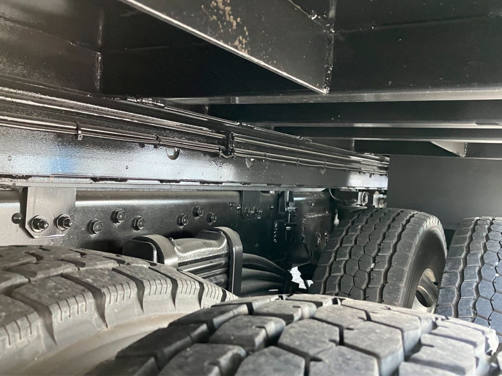 シャシとネタの状態です。ネタは鉄製です|三菱 スーパーグレート 2KG-FS70HZの写真7