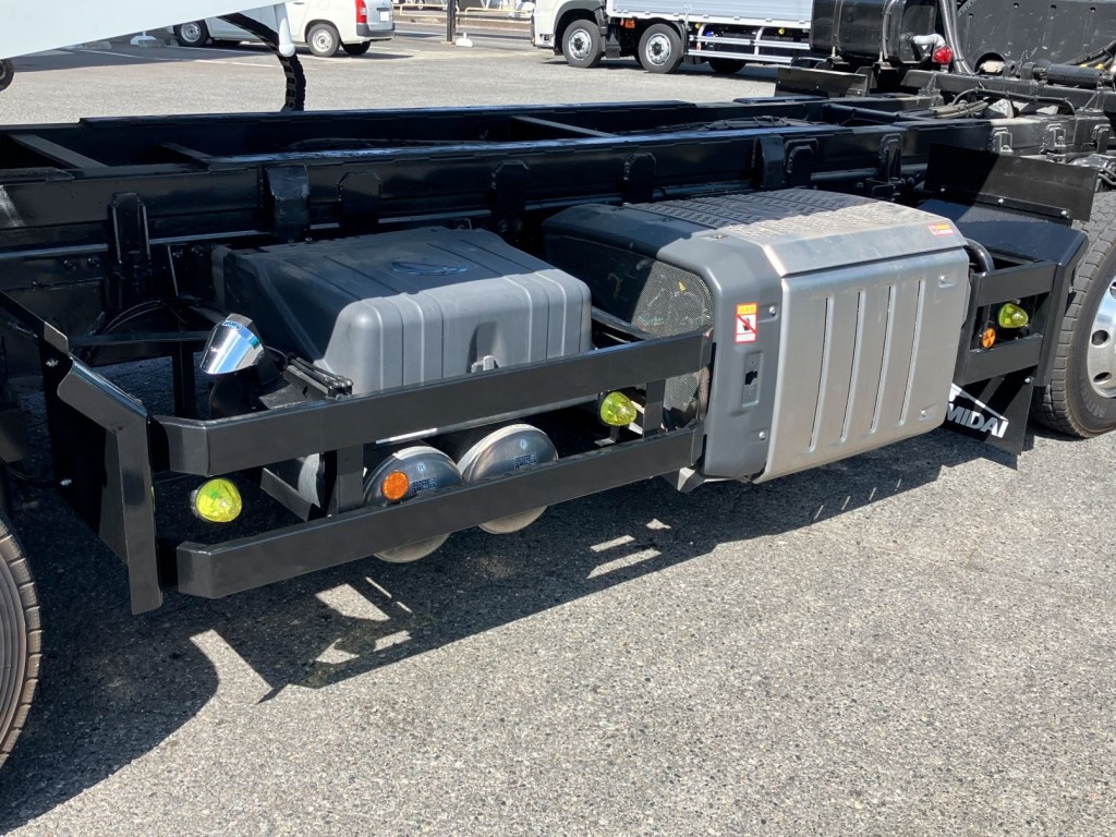 サイドバンパー・フェンダーは鉄製です。|三菱 スーパーグレート 2KG-FS70HZの写真22