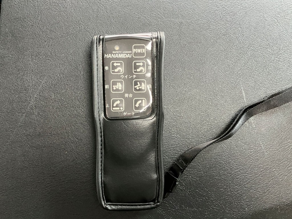 ラジコンはウインチ・スライド・歩み操作可能です。|三菱 スーパーグレート 2KG-FS70HZの写真33