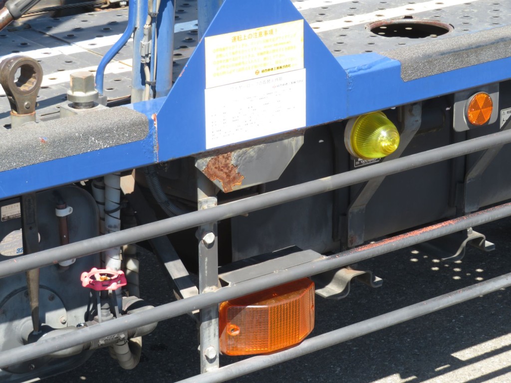 助手席側柱の下部にサビがあります。|日野 レンジャー LDG-GK8JWAAの写真32