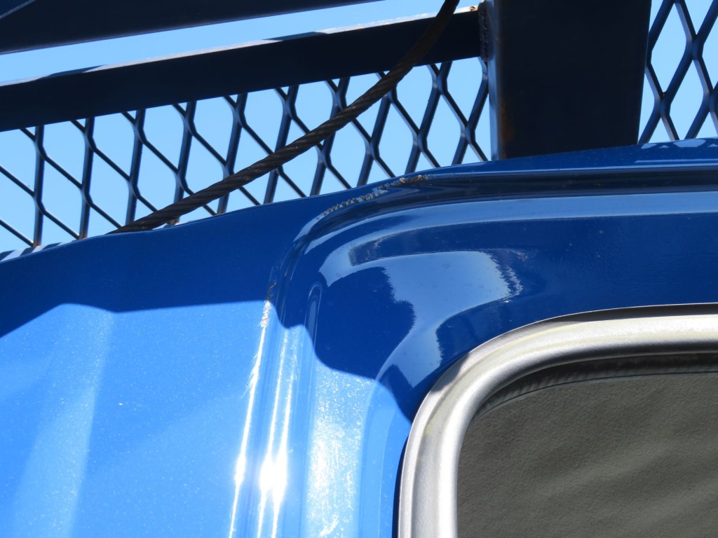 運転席ドア開口部の上側にキズがあります。|日野 レンジャー LDG-GK8JWAAの写真36