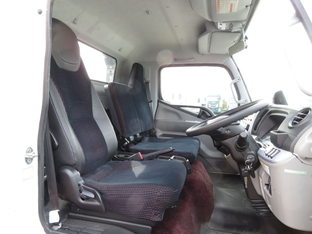 三菱 キャンター 2PG-FEB80(2WD)の写真6