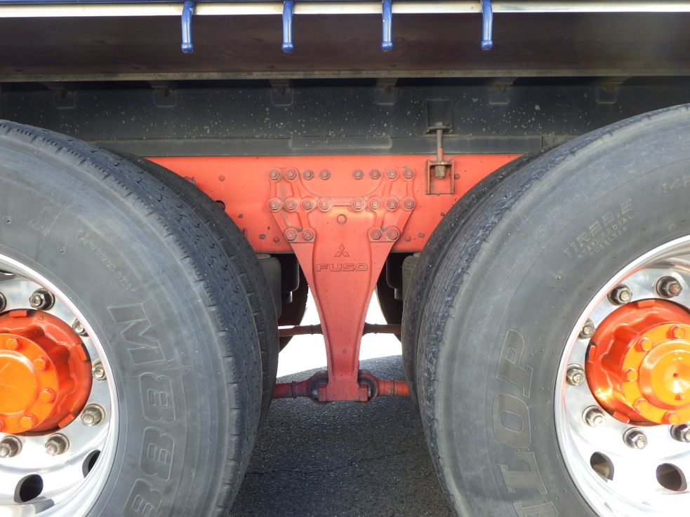 タイヤ間の状態です。（エアサスです）|三菱 スーパーグレート QPG-FU64VZの写真5