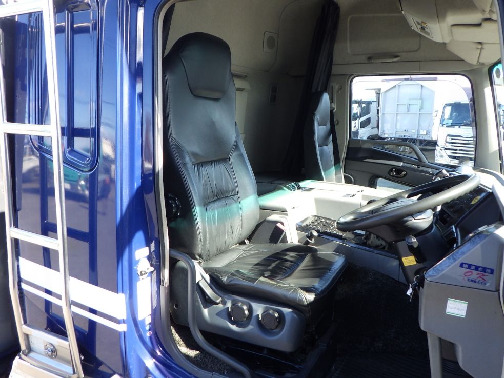 乗車定員は２名です。|三菱 スーパーグレート QPG-FU64VZの写真6