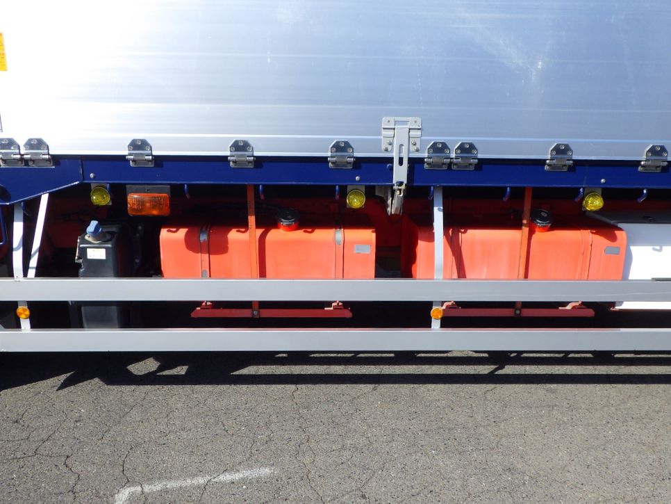 燃料タンクは２００L✕２００Lです。|三菱 スーパーグレート QPG-FU64VZの写真13