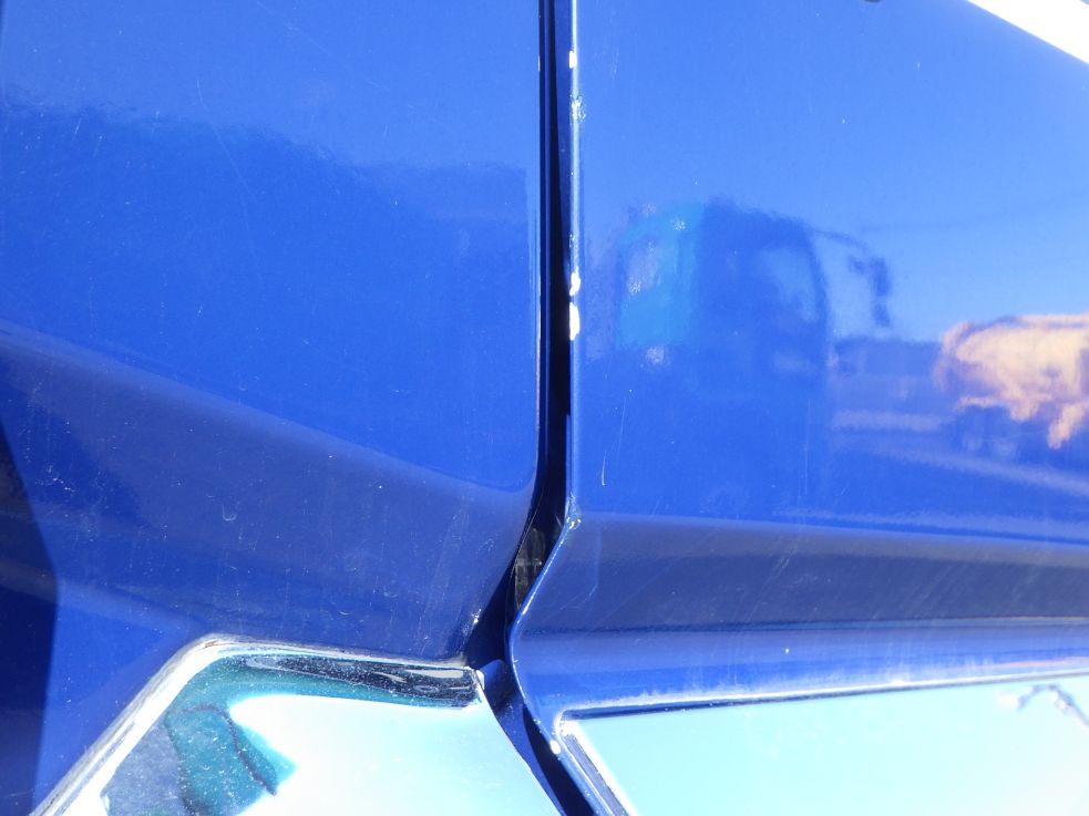 運転席側ドアにキズがあります。|三菱 スーパーグレート QPG-FU64VZの写真18