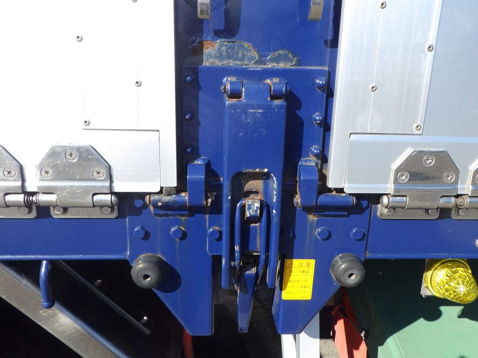 左右の中柱にサビがあります。|三菱 スーパーグレート QPG-FU64VZの写真24