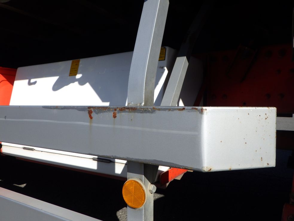 左右のサイドバンパーにキズ・サビがあります。|三菱 スーパーグレート QPG-FU64VZの写真26