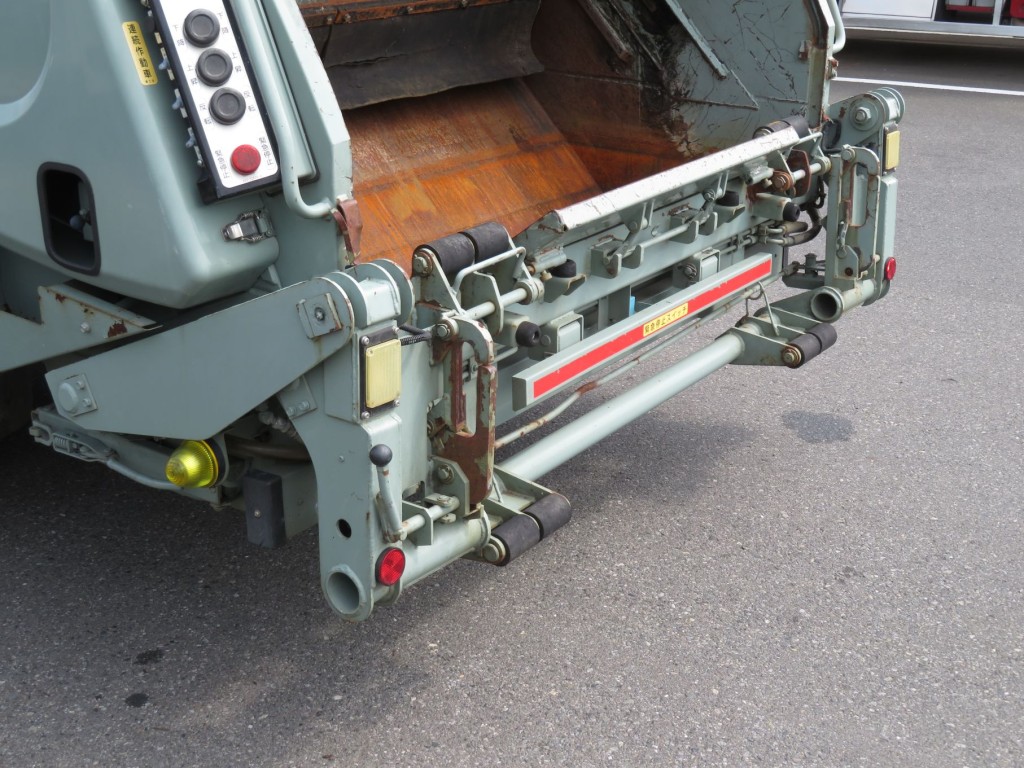 コンテナ傾倒装置付きです。|いすゞ エルフ TKG-NPR85YN(2WD)の写真16