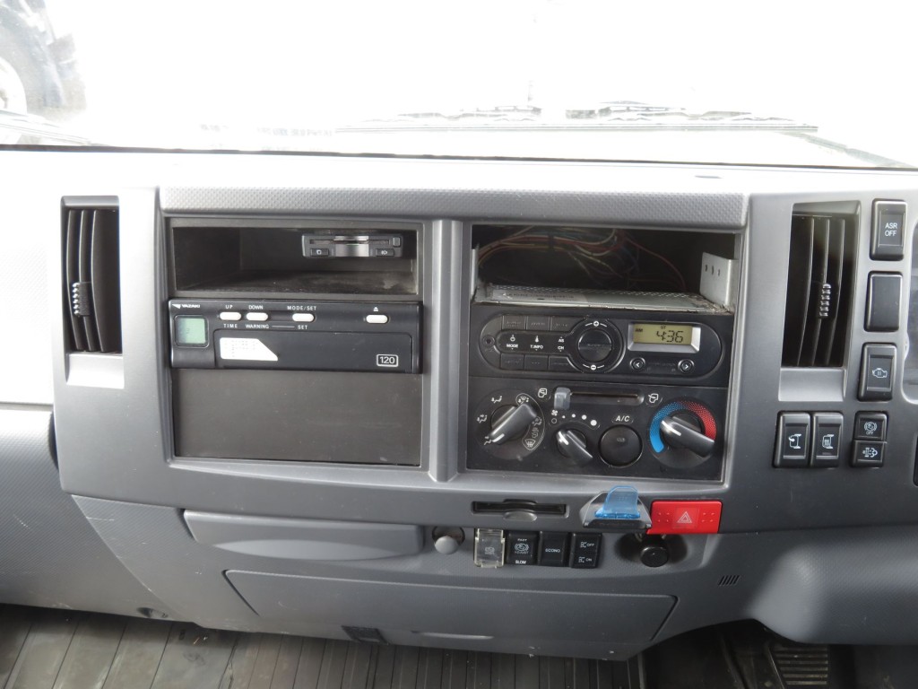 インパネ周りの状態です。|いすゞ エルフ TKG-NPR85YN(2WD)の写真23