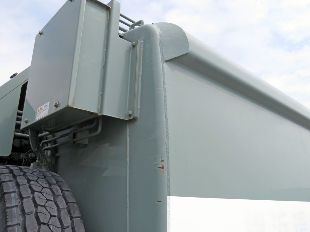 荷箱の助手席側カドに小キズ・小サビがあります。|いすゞ エルフ TKG-NPR85YN(2WD)の写真33