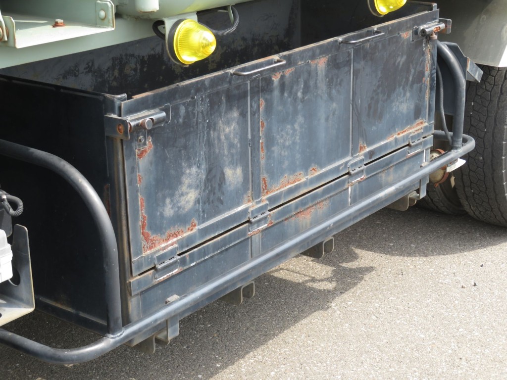 物入れにサビがあります。|いすゞ エルフ TKG-NPR85YN(2WD)の写真35