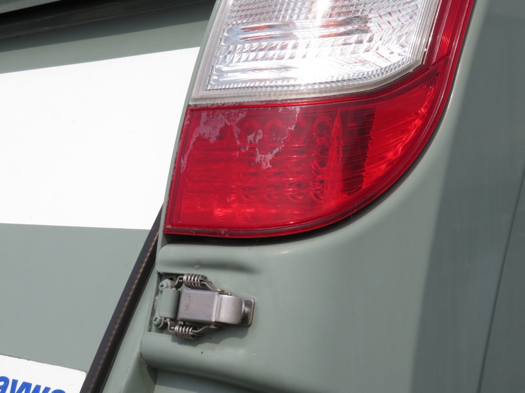 テールランプレンズのクリアが剥がれています。|いすゞ エルフ TKG-NPR85YN(2WD)の写真43