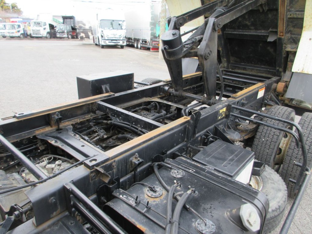 シャーシの状態です。|いすゞ フォワード 2RG-FRR90S1(2WD)の写真10