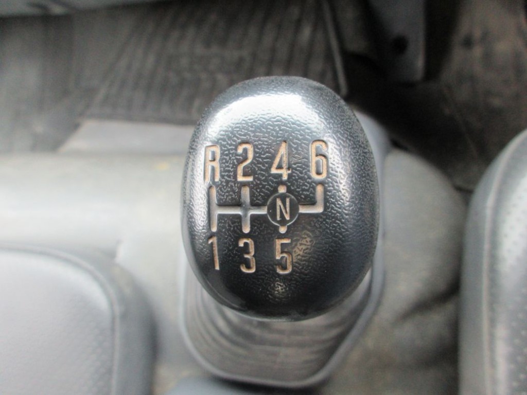 MT6速です。|いすゞ フォワード 2RG-FRR90S1(2WD)の写真15