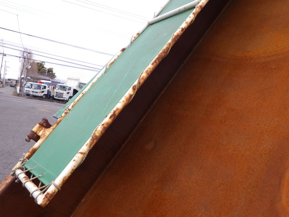 シートアームにサビがあります。|いすゞ フォワード 2RG-FRR90S1(2WD)の写真25