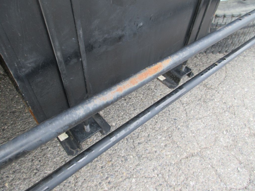 運転席側サイドバンパーにサビがあります。|いすゞ フォワード 2RG-FRR90S1(2WD)の写真27