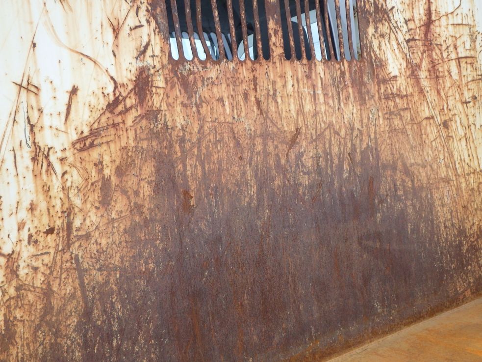 プロテクター裏側にキズ・サビ・ヘコミがあります。|いすゞ フォワード 2RG-FRR90S1(2WD)の写真29